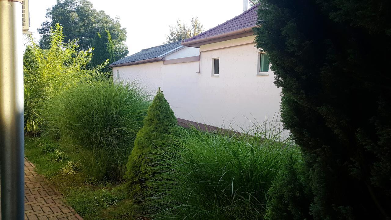 Illaberek Apartmanok Hajdúszoboszló Buitenkant foto